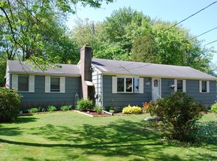 9 Pilgrim Ln, Sandy Hook, CT 06482