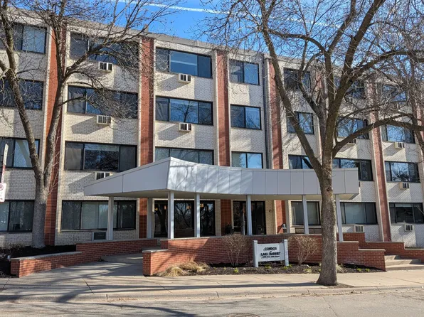2700 W 44th St APT 202, Minneapolis, MN 55410