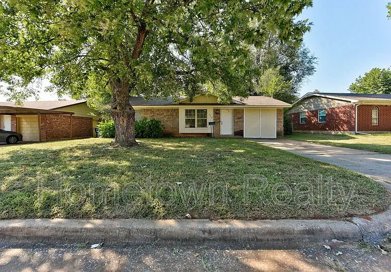 208 W Shadywood Dr — Photo 3