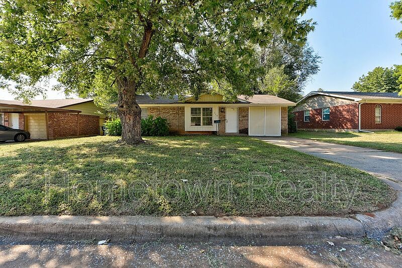 1st image of 208 W Shadywood Dr