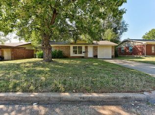 208 W Shadywood Dr, Midwest City, OK 73110