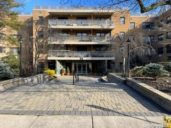 25 Park Place #2B, Great Neck, NY 11021