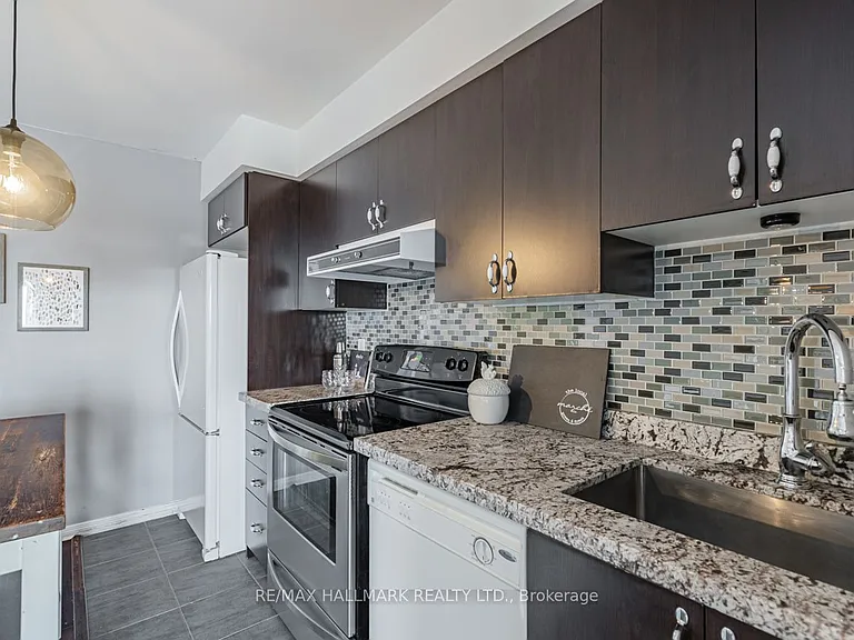 60 Heintzman St #1802 — Photo 11
