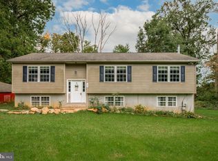 102 Farmington Ln, Coatesville, PA 19320