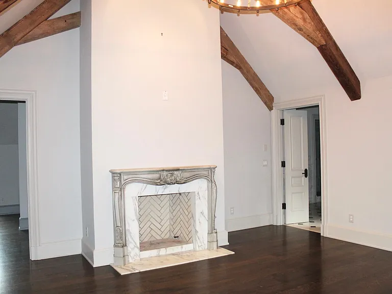 425 Broadland Rd NW — Photo 7
