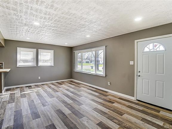 4th image of 4719 W Hillcrest Ave