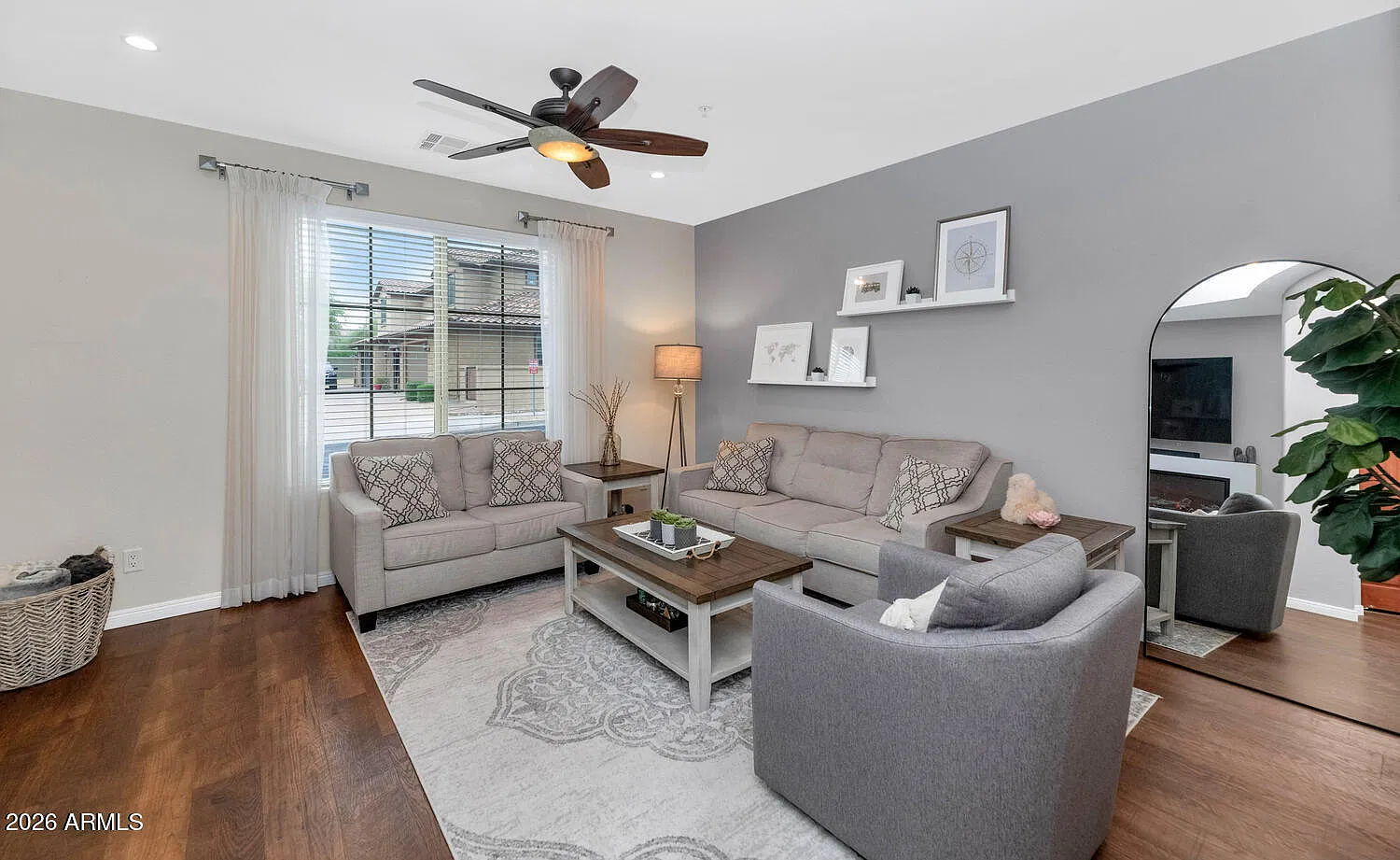 3 bed, 2.5 bath, 1941 sqft, $3,200 — Photo 1