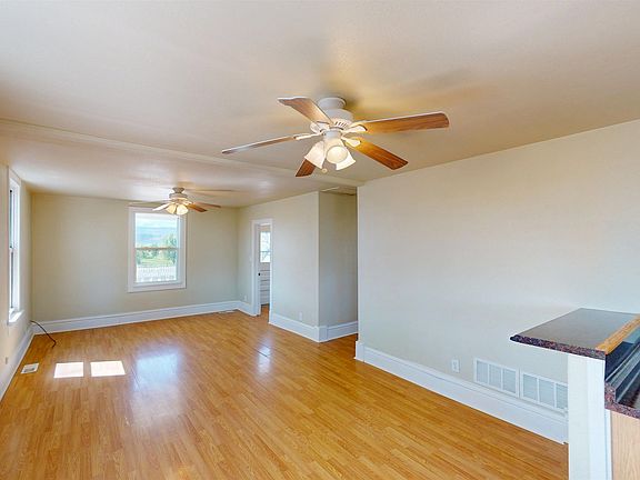 5th image of 1376 N Rd