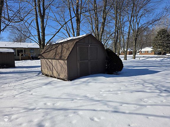 5th image of 2445 N Hickory Rd