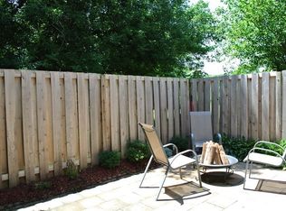 911 Burgess Cir, Buffalo Grove, IL 60089