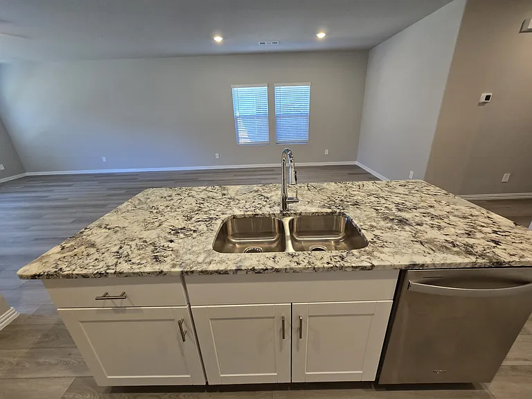 2223 Cliff Springs Dr — Photo 8