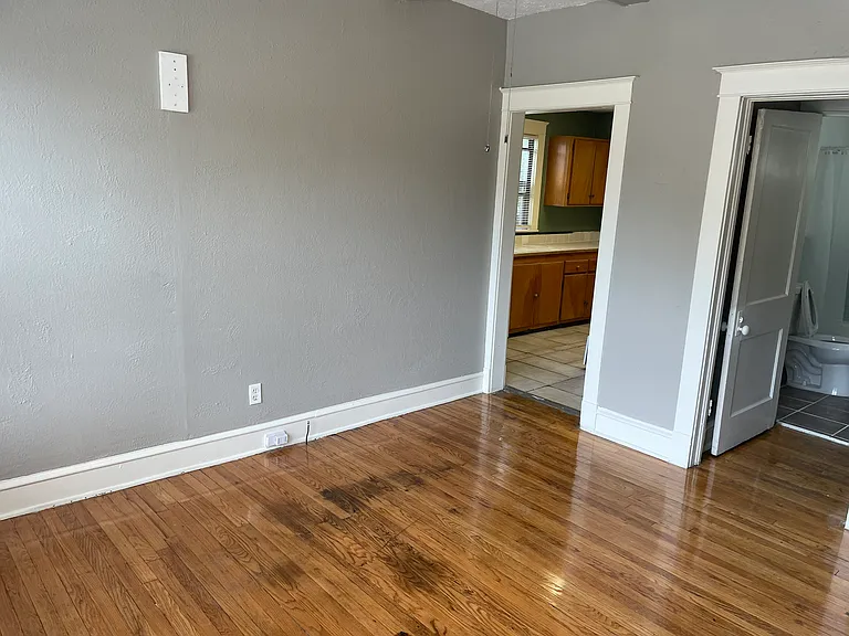 2208 E 29th St #1 — Photo 22