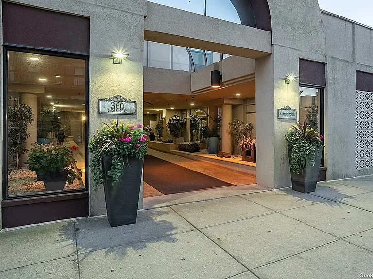 360 Shore Rd #2G — Photo 1