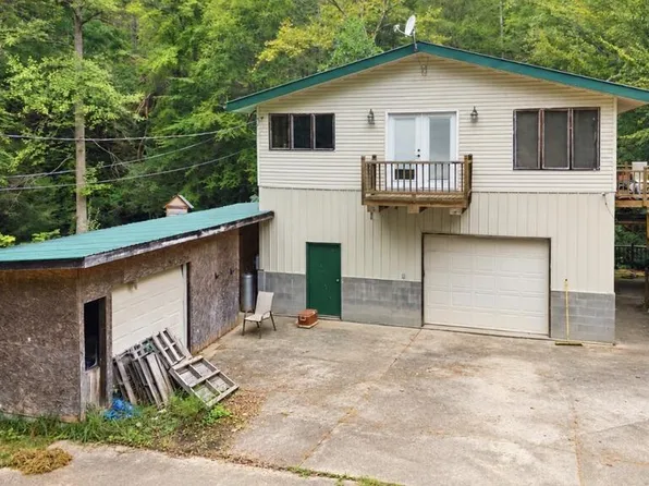 32 Gabriel Cir, Hazard, KY 41701