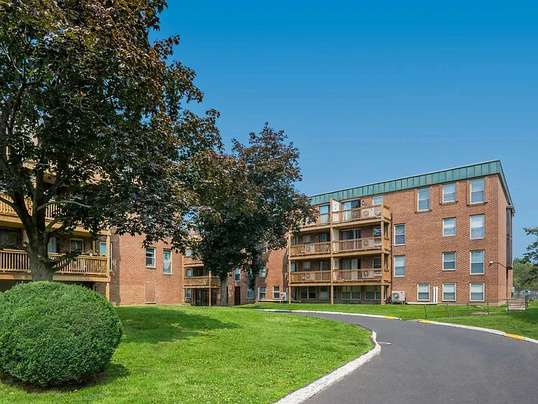 Cove West Hartford — Photo 3