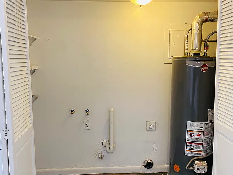 In unit washer & dryer hookups