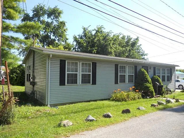 726 Dexter Ave photo 1