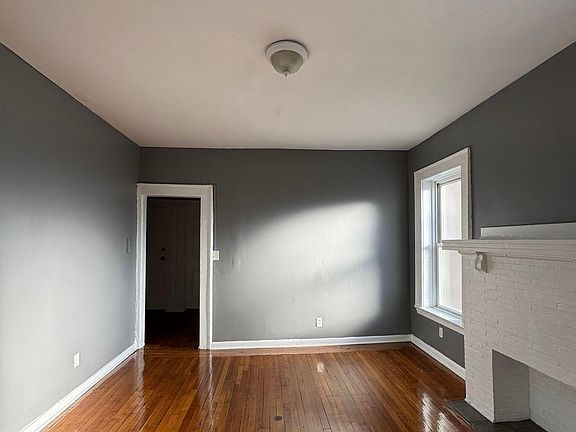 3rd image of 223 Roseville Ave #210