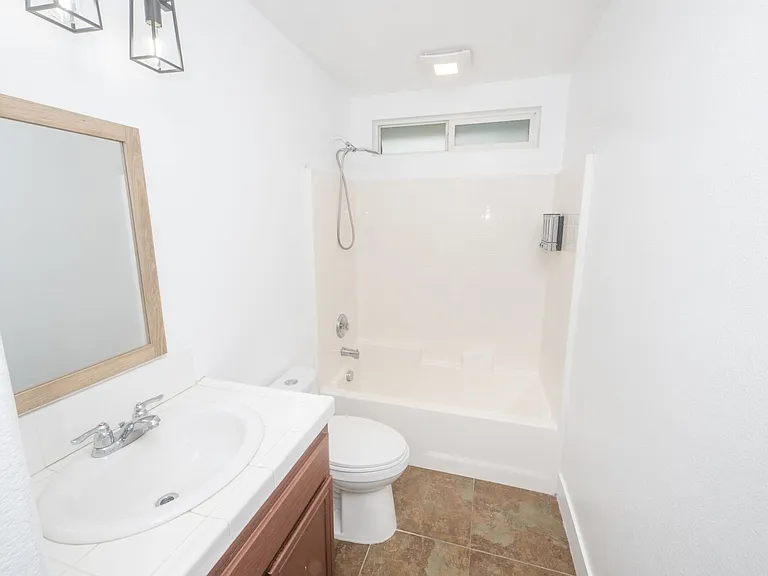 511 Stork St — Photo 8