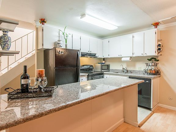 5th image of 360 Auburn Way APT 5