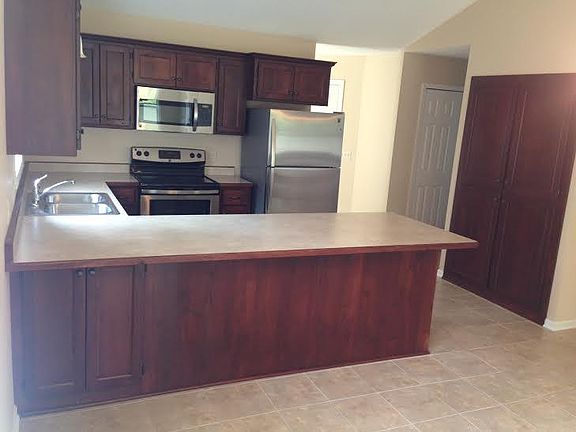 3rd image of 833 Bella Dr