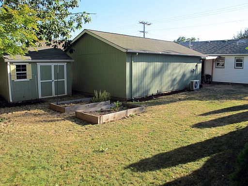 2nd image of 3333 SE 52nd Ave