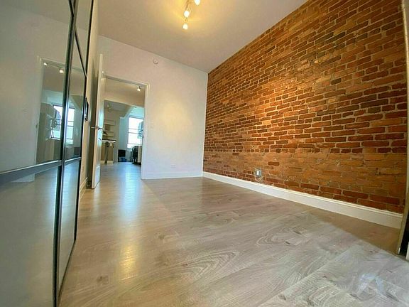 2nd image of 298 Nassau Ave #2RR