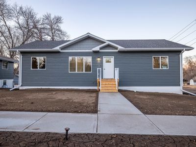 900 W Ash Ave, Mitchell, SD, 57301