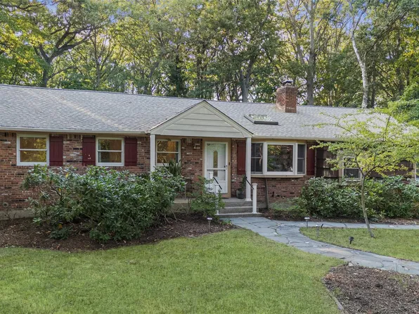 30 Yorktown Road, Setauket, NY 11733
