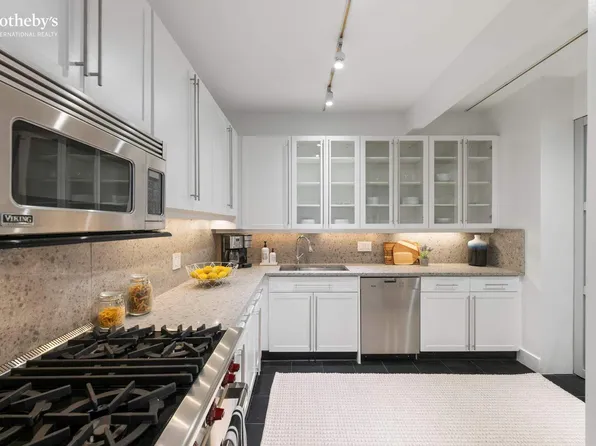 252 7th Avenue image 5 of 24