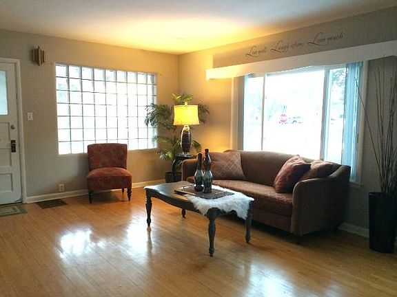 2nd image of 204 5th Ave S