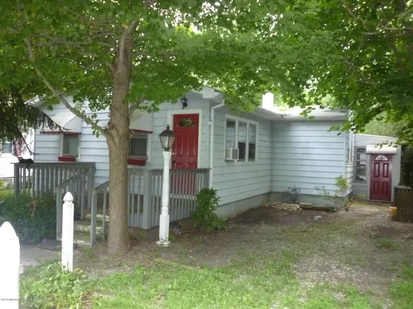 16 Maple Ave, Farmingdale, NJ 07727