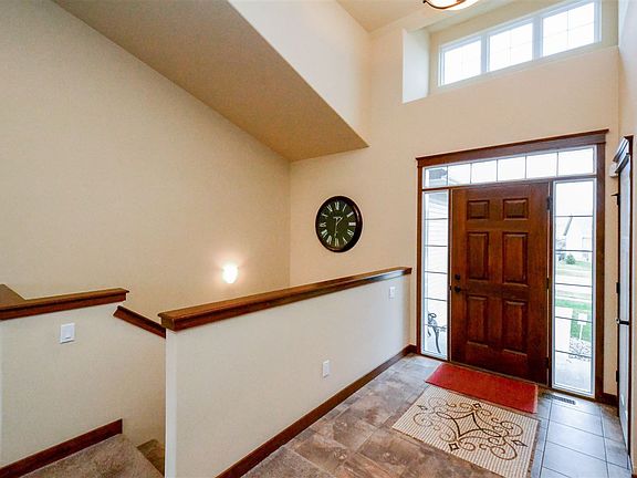 2nd image of 880 Sandpiper Ct