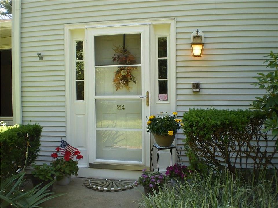 1st image of 214 Duxbury Ct