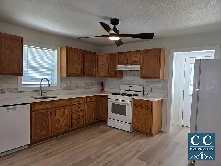 1810 Walnut St — Photo 7