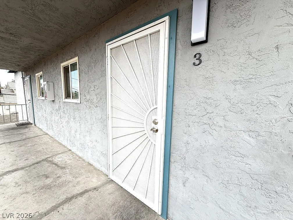 2 bed, 1.0 bath, 3180 sqft, $1,240 — Photo 2
