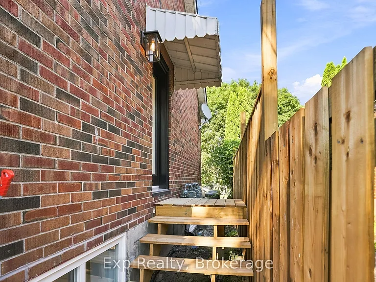 372 Major St #B — Photo 4