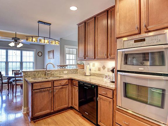 5th image of 1008 Leesburg Dr