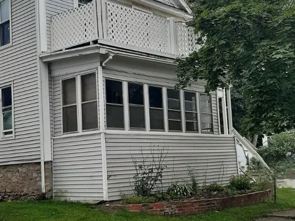 19 Kelly Ave, Middleport, NY 14105