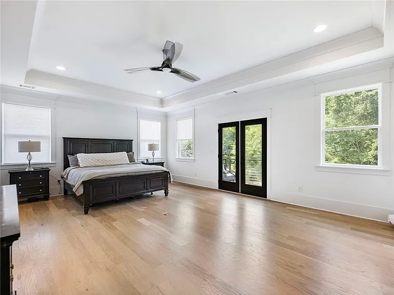 566 Versailles Dr — Photo 44