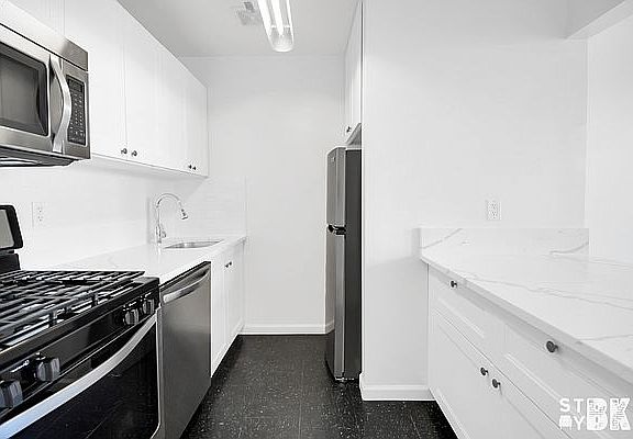 5th image of 195 Richards St #5