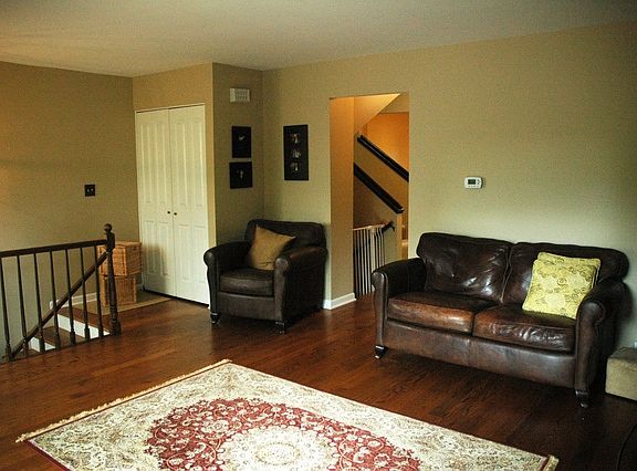 3rd image of 537 Onwentsia Ave