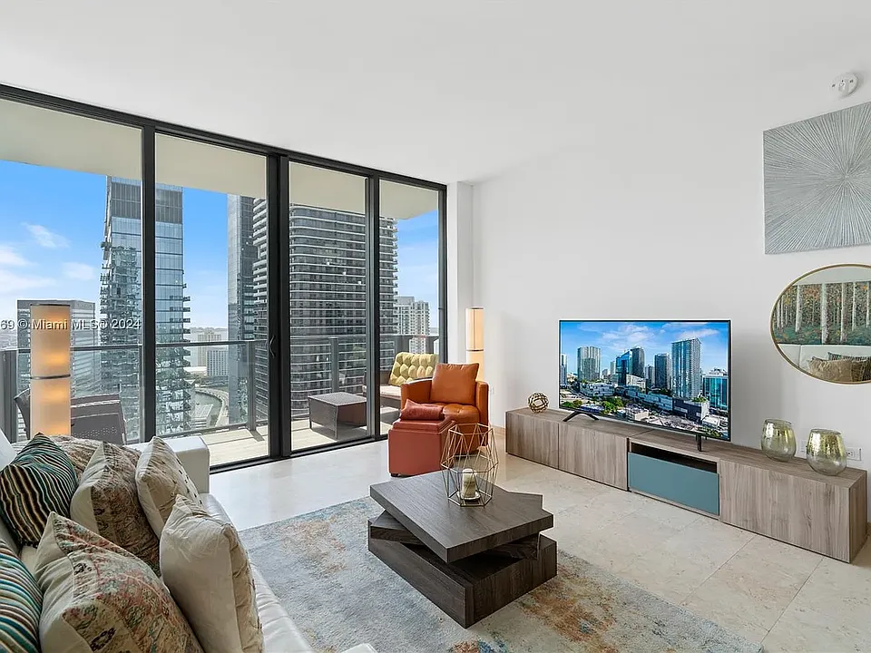 68 SE 6th St #3403
