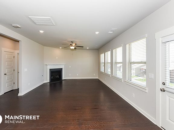 5th image of 385 Black Thorn Ln