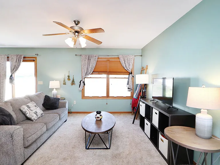 309 Lockett Ln — Photo 3