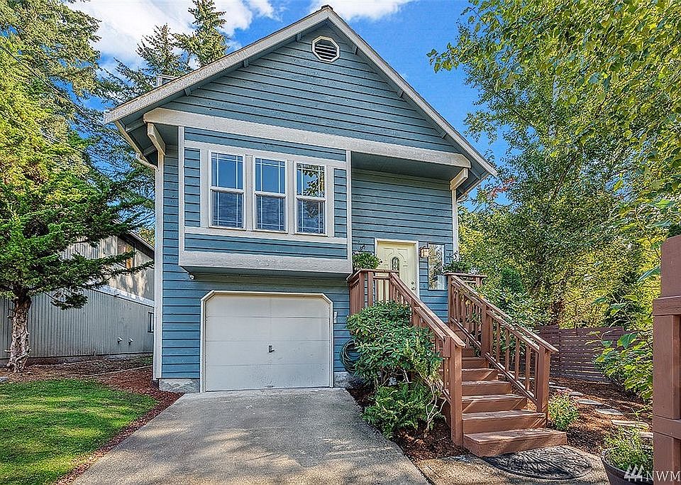 Well maintained, move-in ready home next to Burke-Gilman Trail, one block from Mathews Beach