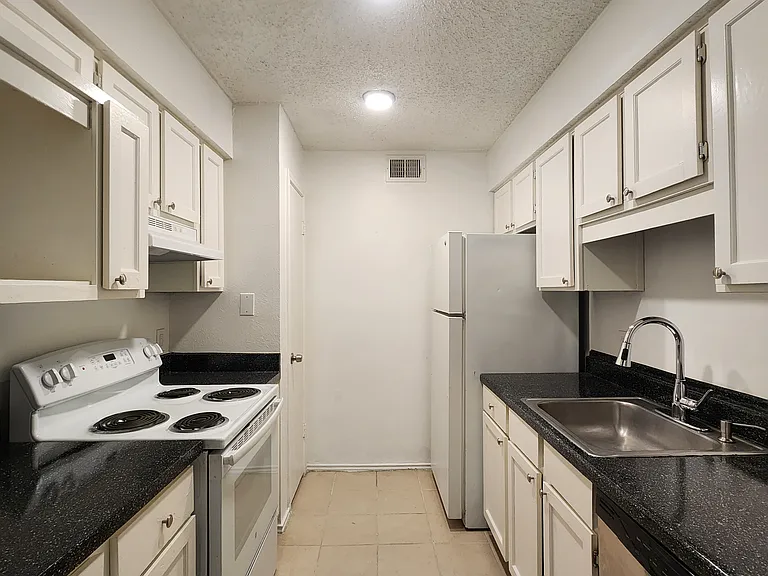8109 Skillman St #1021 — Photo 3