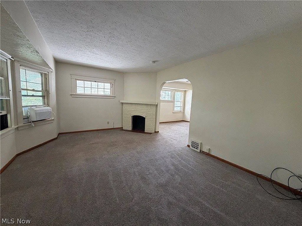 3 bed, 1980 sqft, $1,400 — Photo 2