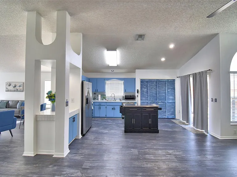 2935 Dickens Cir — Photo 28