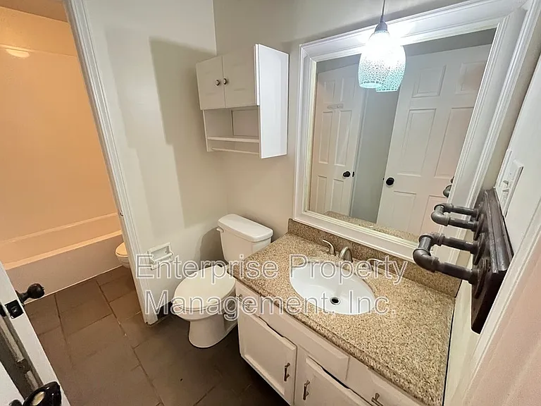 9161 Gainsborough Dr — Photo 13